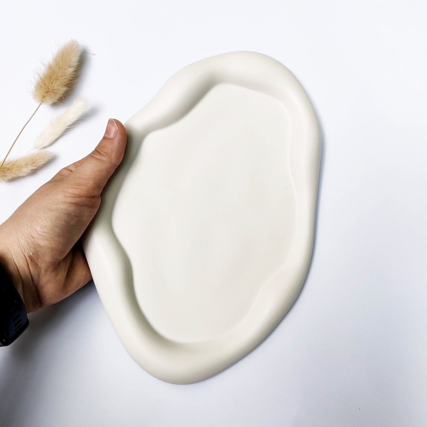 Wavy cloud decorative tray, irregular white tray
