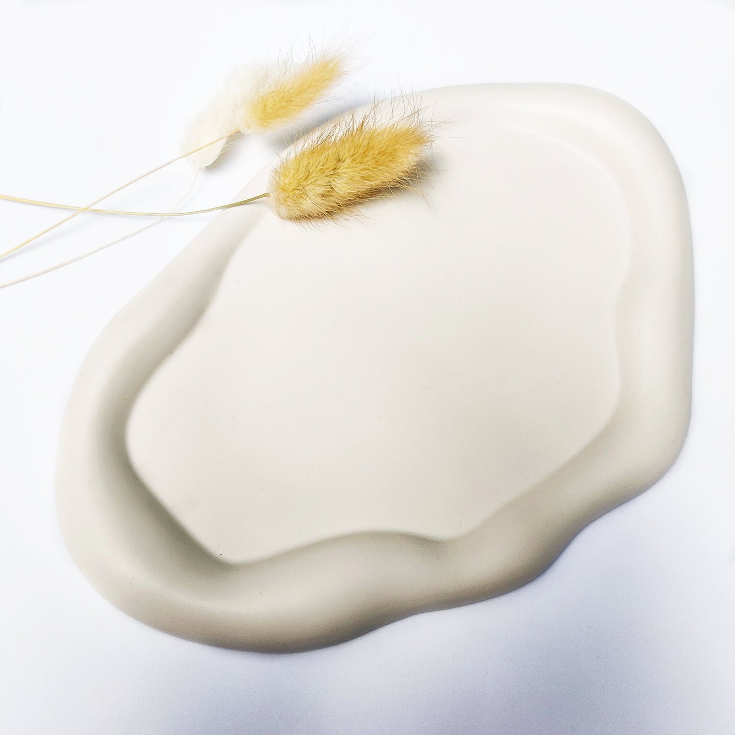 Wavy cloud decorative tray, irregular white tray