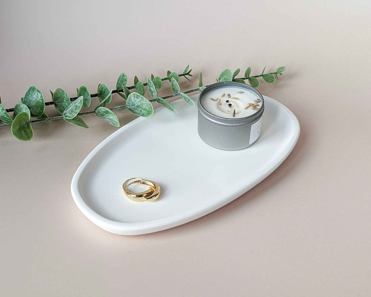 Modern oval display tray