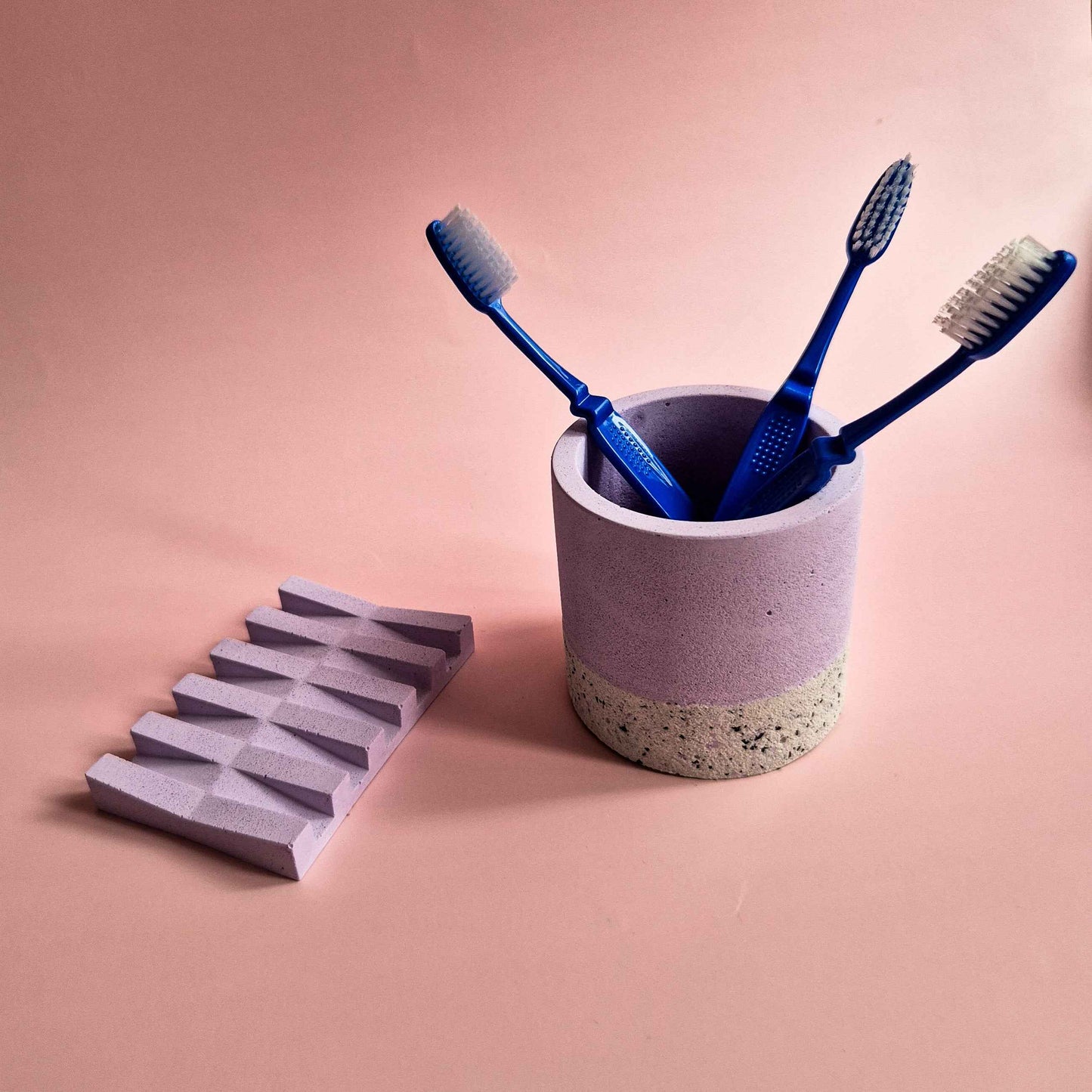 Toothbrush holder + soap dish set, Textured Jesmonite 730 bathroom set