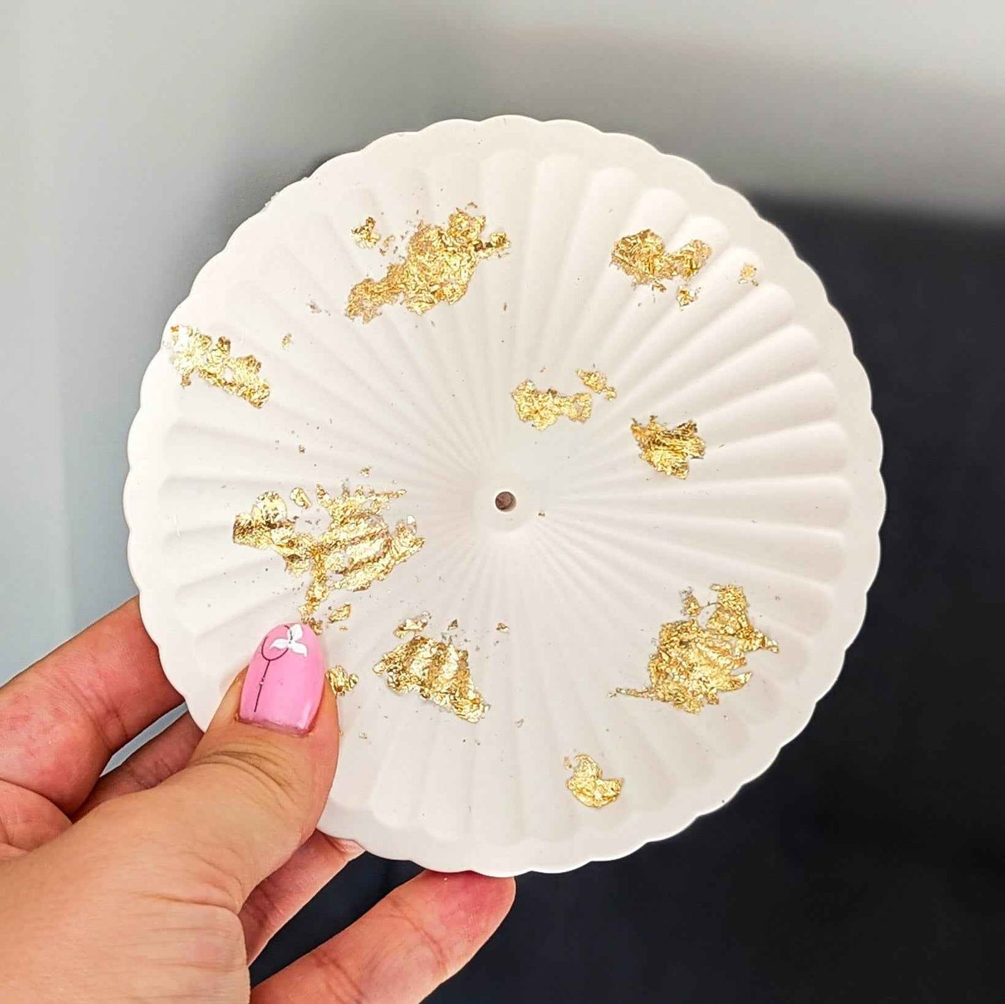 Round incense stick holder