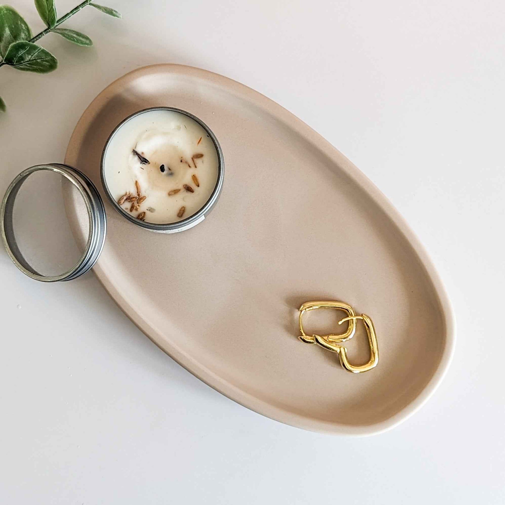 Modern oval display tray