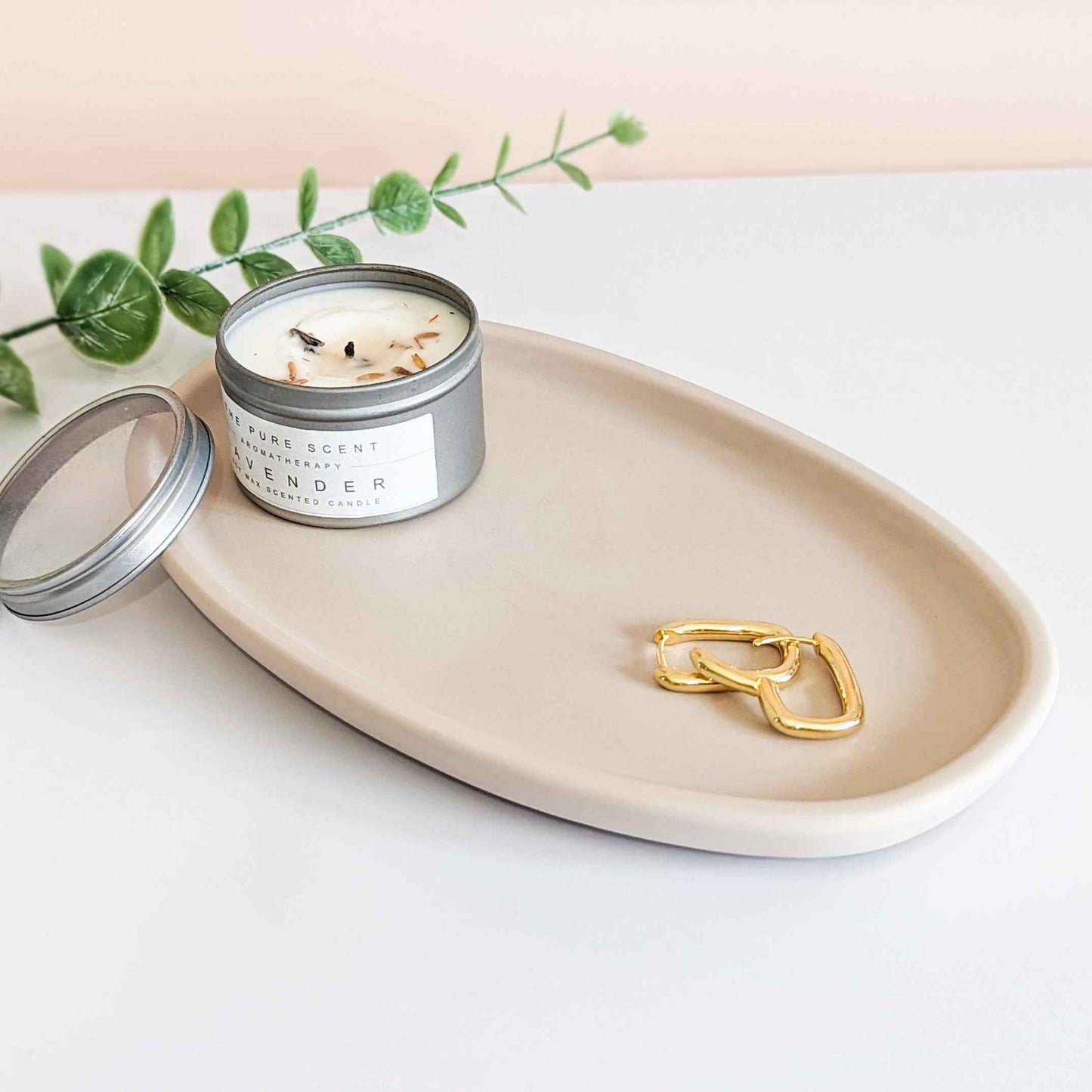 Modern oval display tray