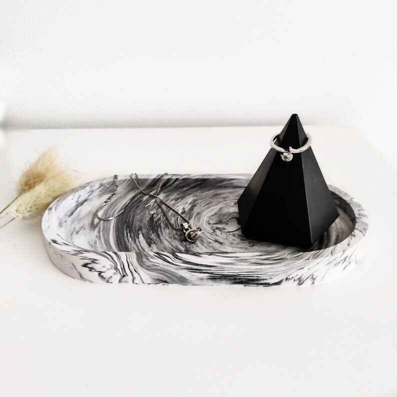 Ring holder cone, jewellery display, engagement ring holder