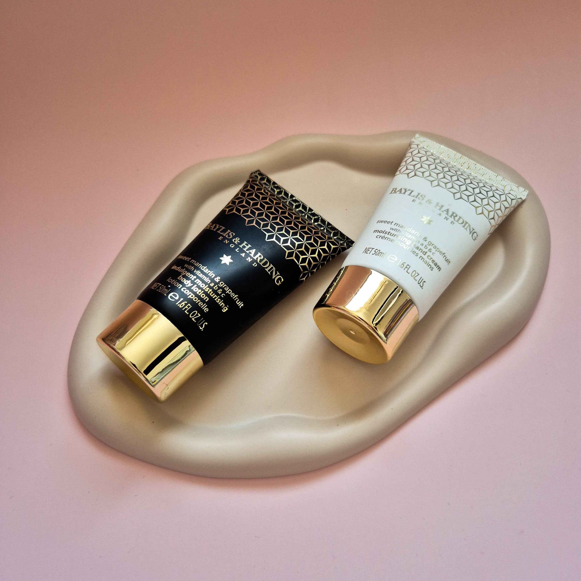 Wavy irregular styling tray beige