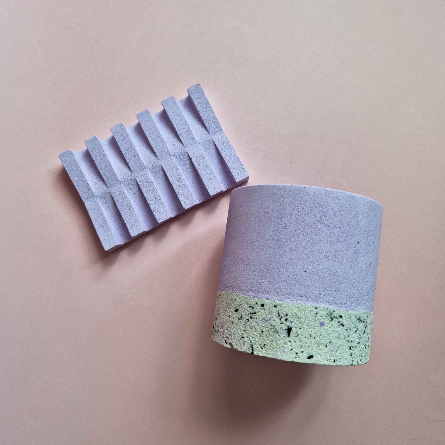 Toothbrush holder + soap dish set, Textured Jesmonite 730 bathroom set