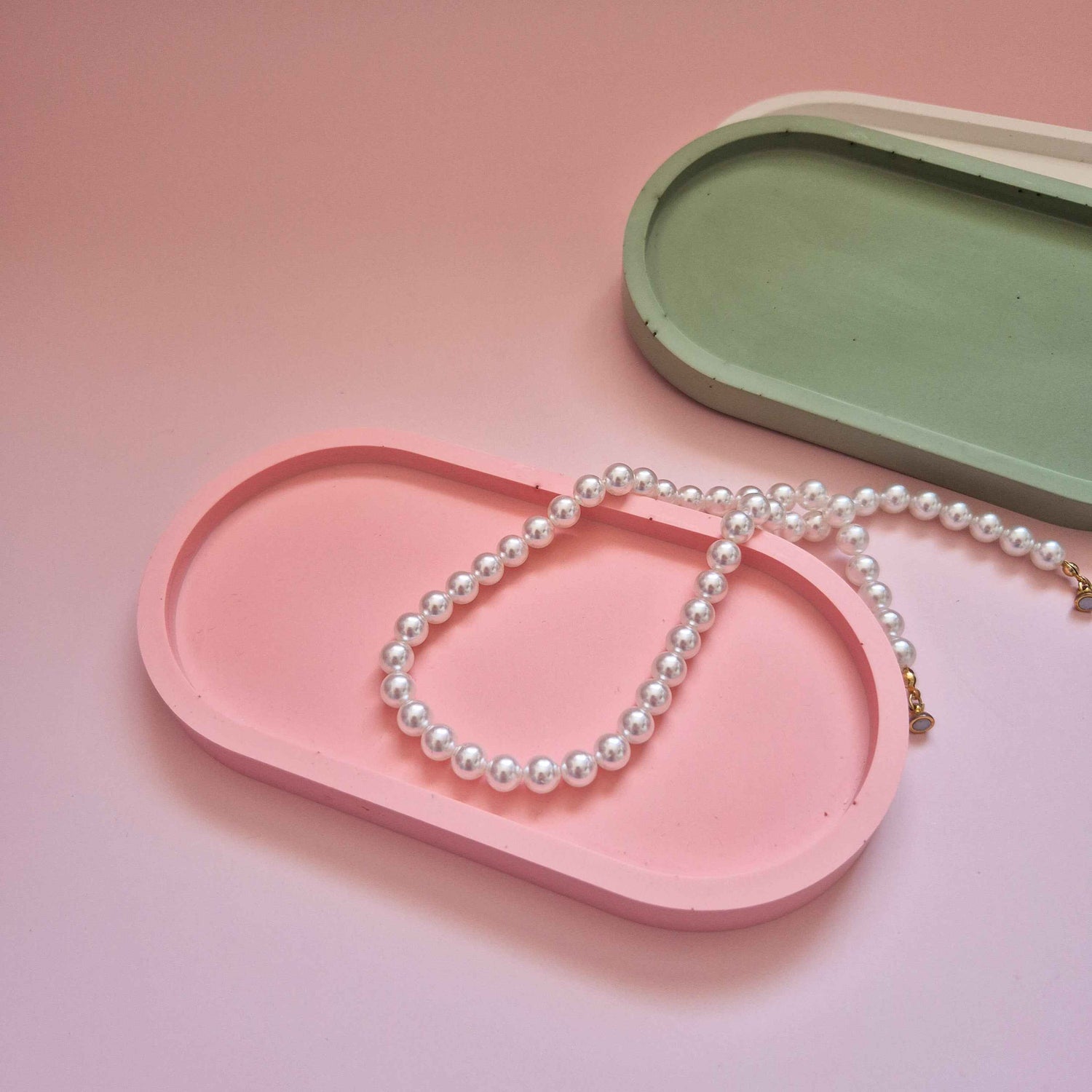 Oval decorative trinket tray, office stationery organiser