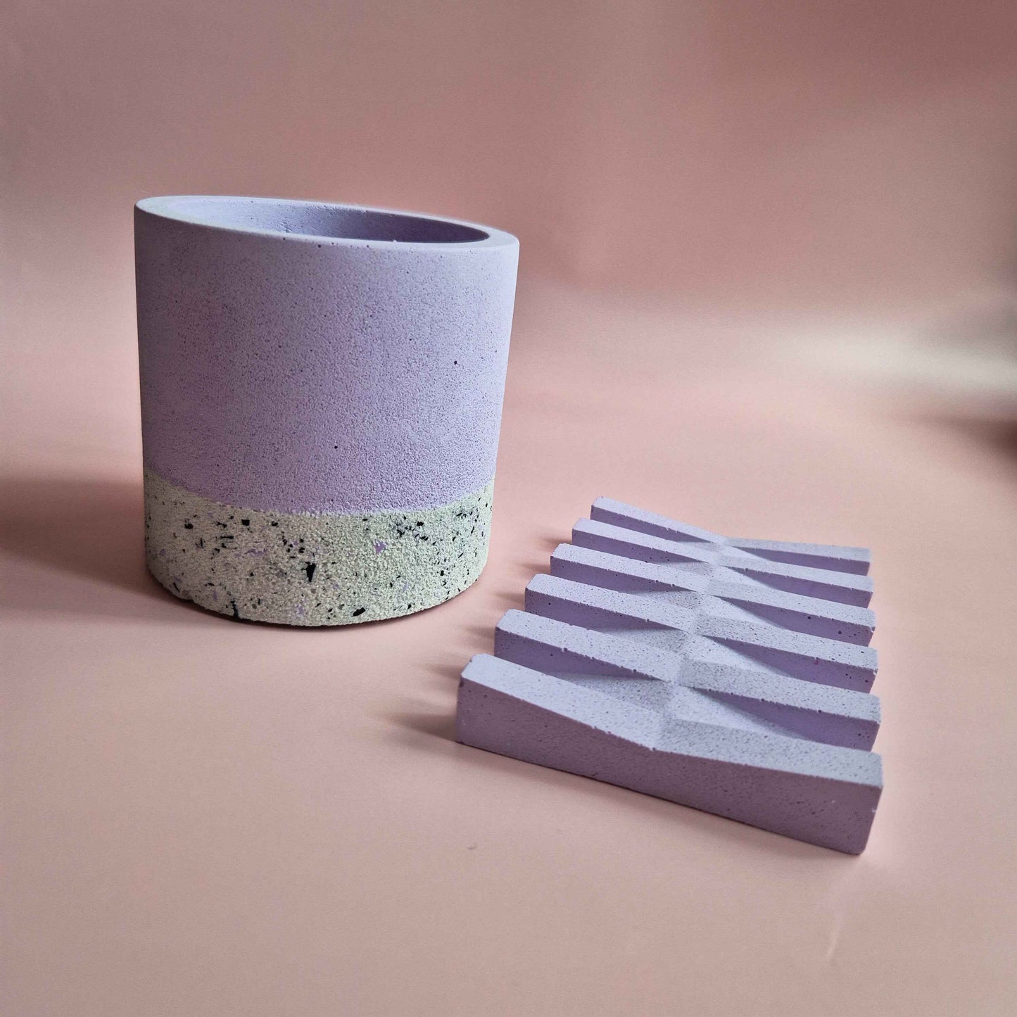 Toothbrush holder + soap dish set, Textured Jesmonite 730 bathroom set